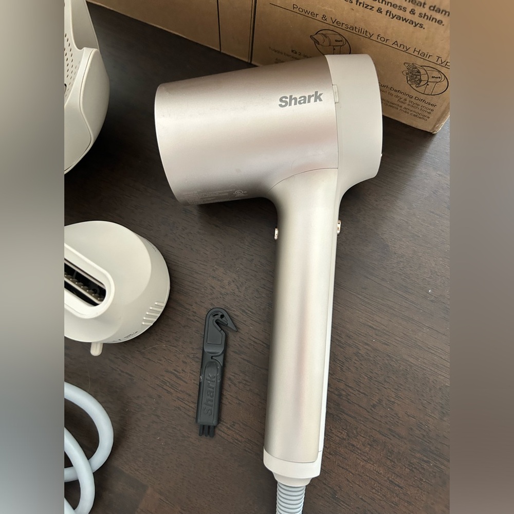 Shark HyperAir IQ Hair Dryer - Picture 3 of 8